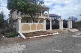 4 Bedrooms 3 Bathrooms, House for Sale in Greater Portmore