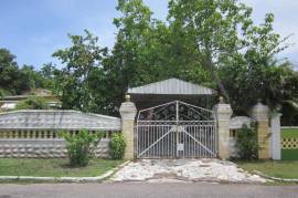 8 Bedrooms 4 Bathrooms, House for Private in Kingston 19