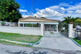 5 Bedrooms 3 Bathrooms, House for Sale in Kingston 10