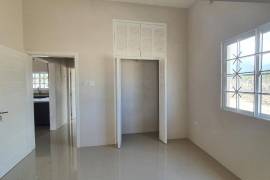 3 Bedrooms 2 Bathrooms, House for Sale in May Pen