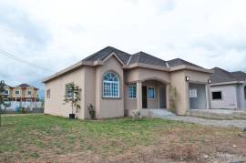 3 Bedrooms 2 Bathrooms, House for Sale in May Pen