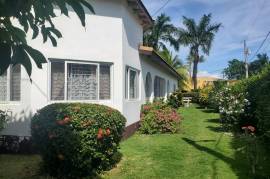 4 Bedrooms 4 Bathrooms, House for Sale in Runaway Bay