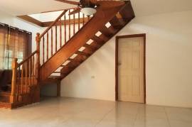 5 Bedrooms 3 Bathrooms, House for Sale in May Pen