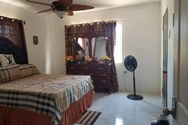 5 Bedrooms 3 Bathrooms, House for Sale in May Pen