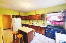 9 Bedrooms 4 Bathrooms, House for Sale in Top Hill