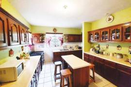 9 Bedrooms 4 Bathrooms, House for Sale in Top Hill