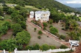 9 Bedrooms 4 Bathrooms, House for Sale in Top Hill