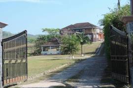 5 Bedrooms 5 Bathrooms, House for Sale in Bog Walk