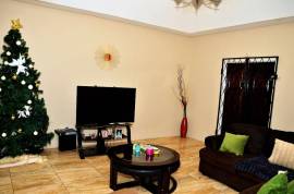 5 Bedrooms 3 Bathrooms, House for Sale in Junction