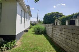 4 Bedrooms 2 Bathrooms, House for Sale in Kingston 19