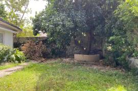 6 Bedrooms 4 Bathrooms, House for Sale in Kingston 19