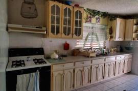 5 Bedrooms 3 Bathrooms, House for Sale in Kingston 19