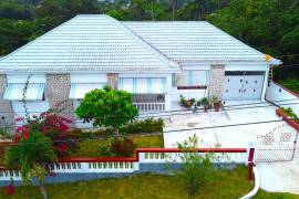 6 Bedrooms 5 Bathrooms, House for Sale in Mandeville