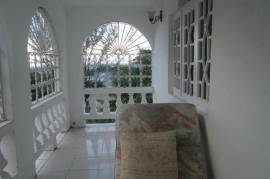 6 Bedrooms 4 Bathrooms, House for Sale in Laughlands