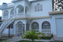 6 Bedrooms 4 Bathrooms, House for Sale in Laughlands