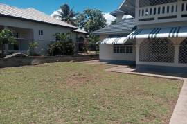 4 Bedrooms 4 Bathrooms, House for Sale in May Pen