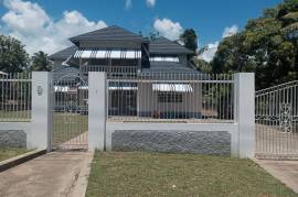 4 Bedrooms 4 Bathrooms, House for Sale in May Pen