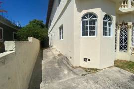 8 Bedrooms 4 Bathrooms, House for Sale in Spanish Town