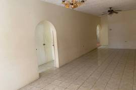 8 Bedrooms 4 Bathrooms, House for Sale in Spanish Town