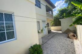 8 Bedrooms 4 Bathrooms, House for Sale in Spanish Town