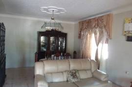 4 Bedrooms 4 Bathrooms, House for Sale in May Pen