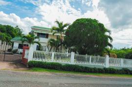 4 Bedrooms 4 Bathrooms, House for Sale in May Pen