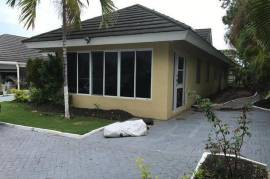 3 Bedrooms 2 Bathrooms, House for Sale in Laughlands