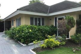 3 Bedrooms 2 Bathrooms, House for Sale in Laughlands