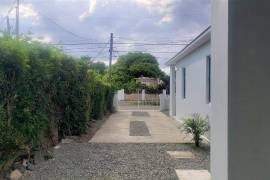 3 Bedrooms 4 Bathrooms, House for Sale in Kingston 17