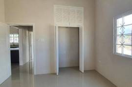 3 Bedrooms 2 Bathrooms, House for Sale in May Pen