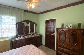 3 Bedrooms 2 Bathrooms, House for Sale in Kingston 20