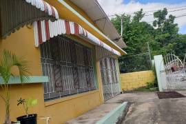 5 Bedrooms 3 Bathrooms, House for Sale in Kingston 8