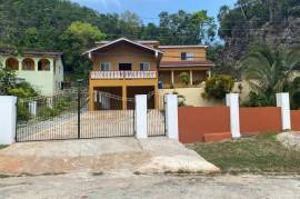 3 Bedrooms 4 Bathrooms, House for Sale in Spanish Town