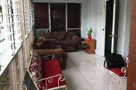 4 Bedrooms 2 Bathrooms, House for Sale in Kingston 19