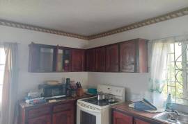 4 Bedrooms 2 Bathrooms, House for Sale in May Pen