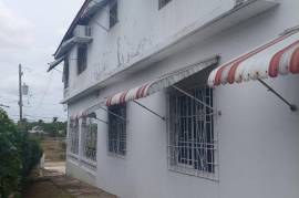 4 Bedrooms 2 Bathrooms, House for Sale in May Pen