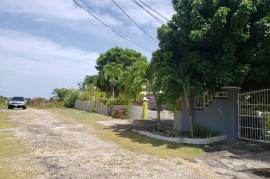 4 Bedrooms 3 Bathrooms, House for Sale in Tower Isle