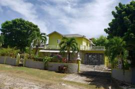 4 Bedrooms 3 Bathrooms, House for Sale in Tower Isle