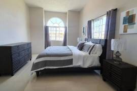 3 Bedrooms 2 Bathrooms, House for Sale in May Pen