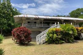 4 Bedrooms 3 Bathrooms, House for Sale in Runaway Bay