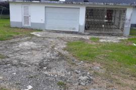 3 Bedrooms 2 Bathrooms, House for Sale in Christiana