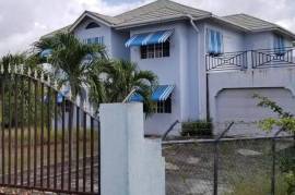 5 Bedrooms 5 Bathrooms, House for Private in May Pen