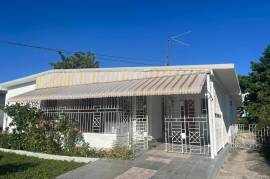 4 Bedrooms 4 Bathrooms, House for Sale in Kingston 19