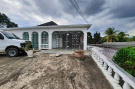 8 Bedrooms 7 Bathrooms, House for Sale in Linstead