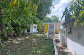 4 Bedrooms 4 Bathrooms, House for Sale in May Pen