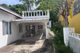 4 Bedrooms 4 Bathrooms, House for Sale in May Pen