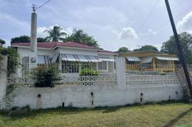 4 Bedrooms 4 Bathrooms, House for Sale in May Pen