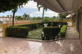 5 Bedrooms 4 Bathrooms, House for Sale in Spanish Town