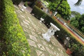 5 Bedrooms 4 Bathrooms, House for Sale in Spanish Town