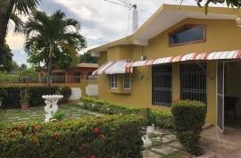 5 Bedrooms 4 Bathrooms, House for Sale in Spanish Town